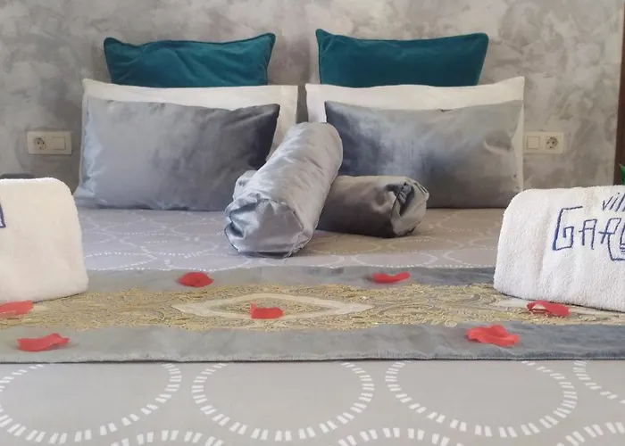 Villa Elegant With Pool