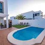 Βίλα Elegant With Pool *
