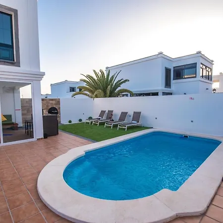 Vila Elegant With Pool *