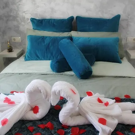 Villa Elegant With Pool