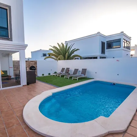فيلة Elegant With Pool بلايا بلانكا
