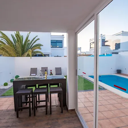Elegant With Pool فيلة