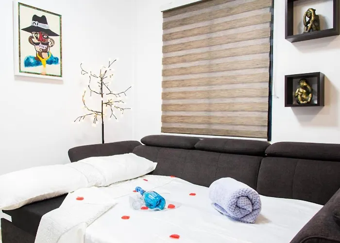 Elegant With Pool 别墅 *