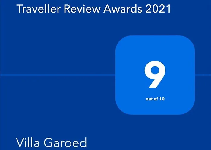 Elegant With Pool 别墅